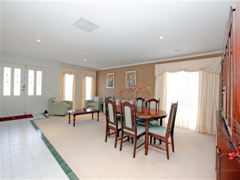 46 Lakes Drive, Craigieburn VIC 3064