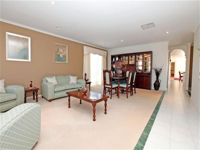 46 Lakes Drive, Craigieburn VIC 3064