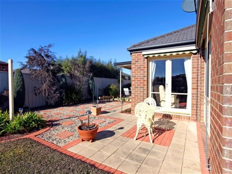 46 Lakes Drive, Craigieburn VIC 3064