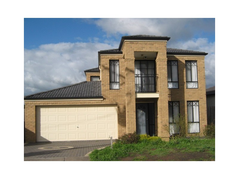 8 Ebro Court, Roxburgh Park VIC 3064