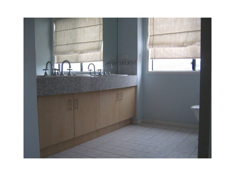 8 Ebro Court, Roxburgh Park VIC 3064