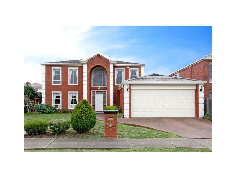 9 Lakeside Drive, Roxburgh Park VIC 3064