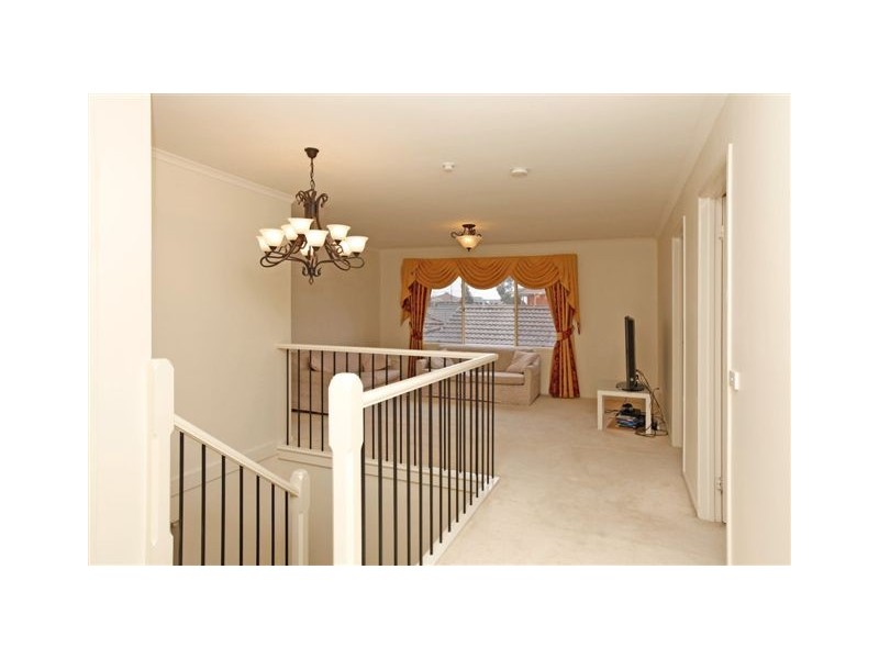 9 Lakeside Drive, Roxburgh Park VIC 3064