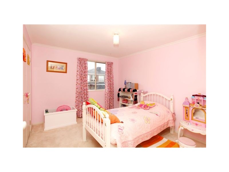 9 Lakeside Drive, Roxburgh Park VIC 3064