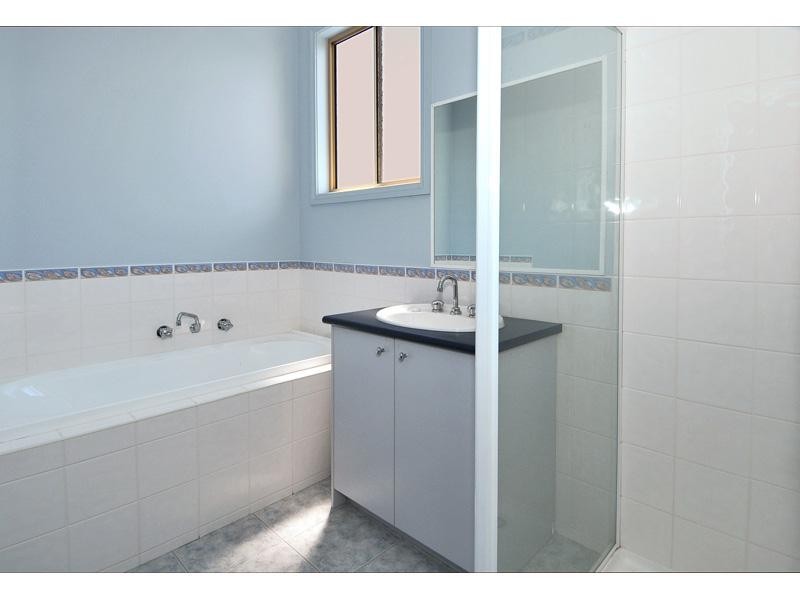 3 Woodbine Close, Craigieburn VIC 3064