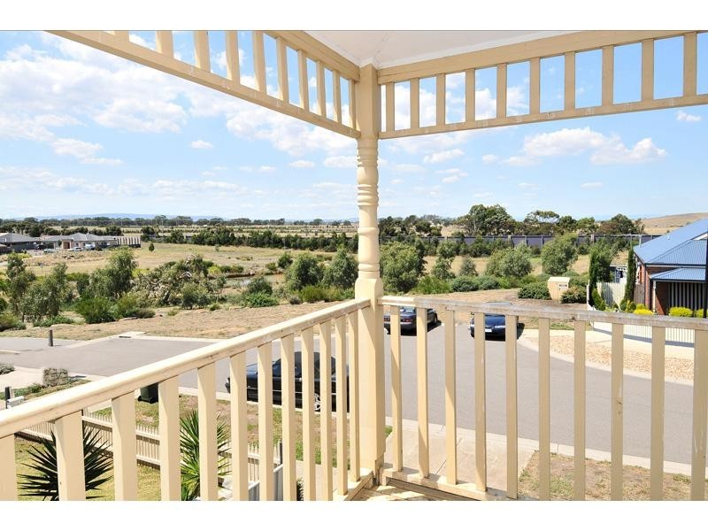 3 Woodbine Close, Craigieburn VIC 3064