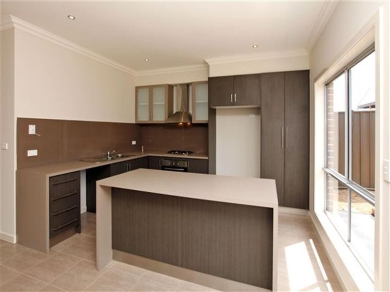 9 Clarendon Street, Craigieburn VIC 3064