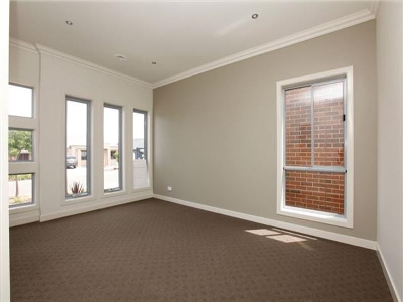 9 Clarendon Street, Craigieburn VIC 3064