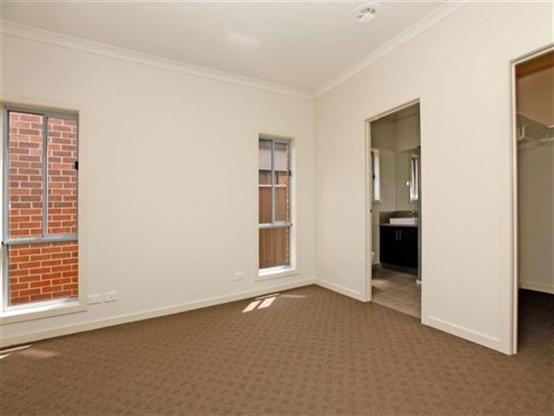 9 Clarendon Street, Craigieburn VIC 3064