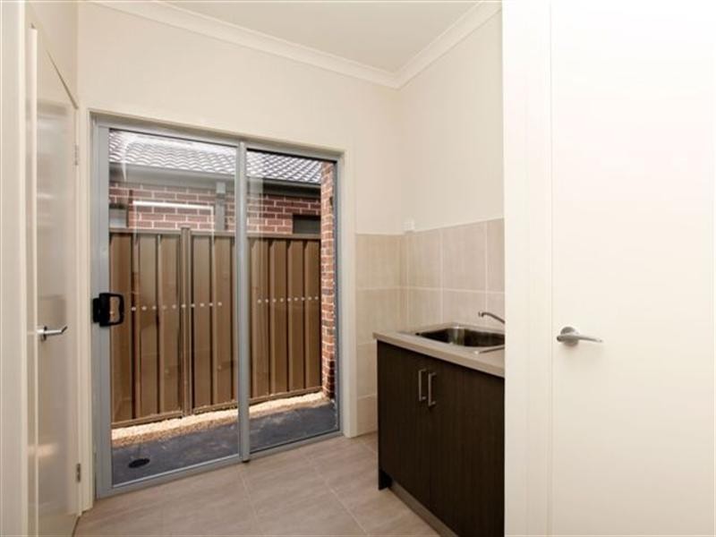 9 Clarendon Street, Craigieburn VIC 3064