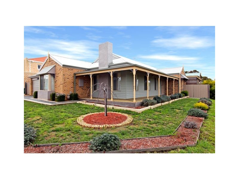 2 Lauderdale Drive, Craigieburn VIC 3064