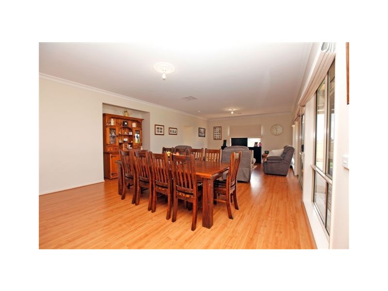 2 Lauderdale Drive, Craigieburn VIC 3064