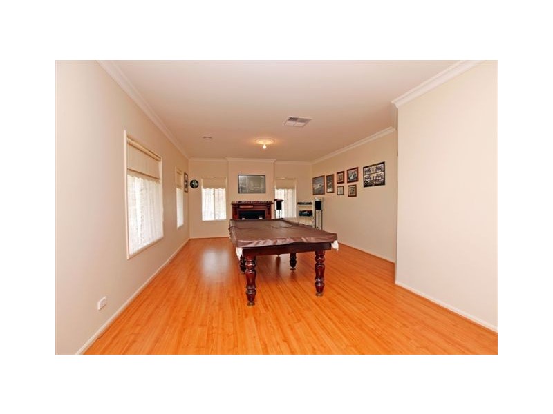 2 Lauderdale Drive, Craigieburn VIC 3064