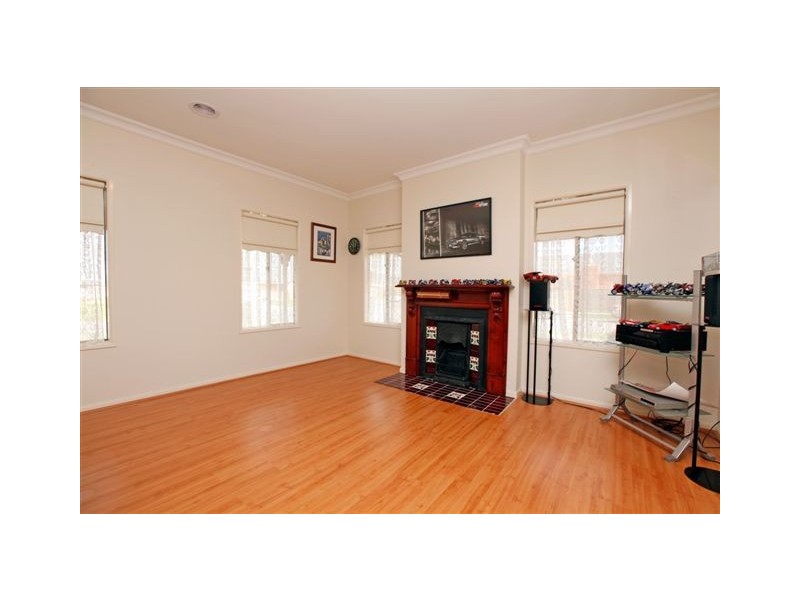 2 Lauderdale Drive, Craigieburn VIC 3064