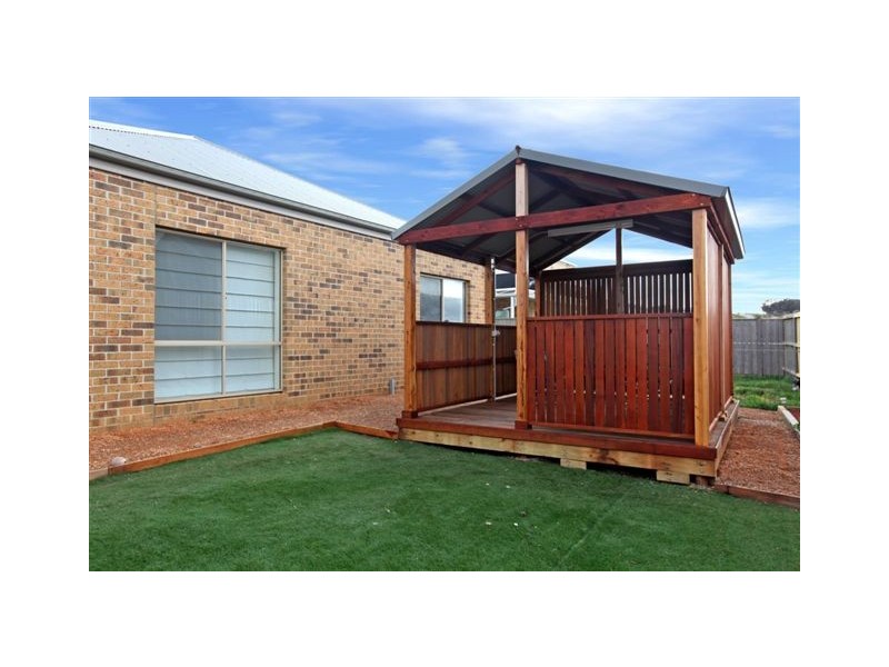 2 Lauderdale Drive, Craigieburn VIC 3064