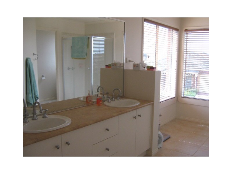 6 The Creek Approach, Craigieburn VIC 3064