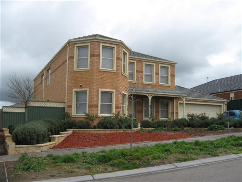 8 Strathallan Grove, Craigieburn VIC 3064