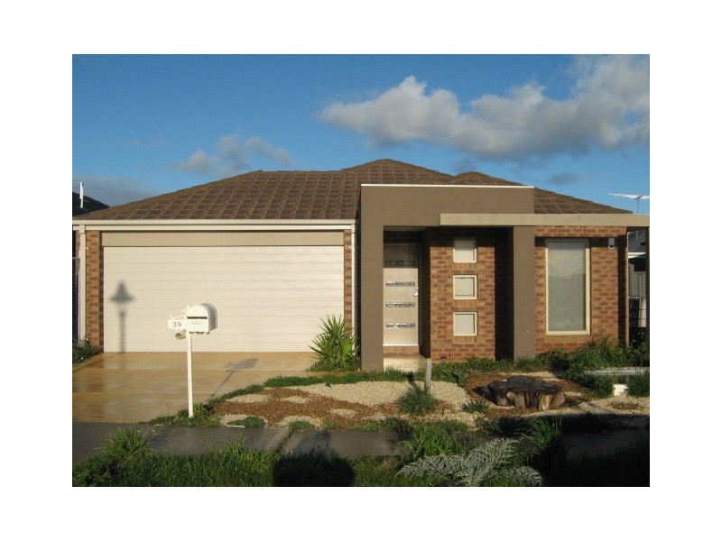 39 Kinglake Crescent, Craigieburn VIC 3064
