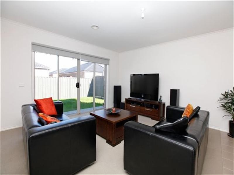 46 Kinglake Crescent, Craigieburn VIC 3064