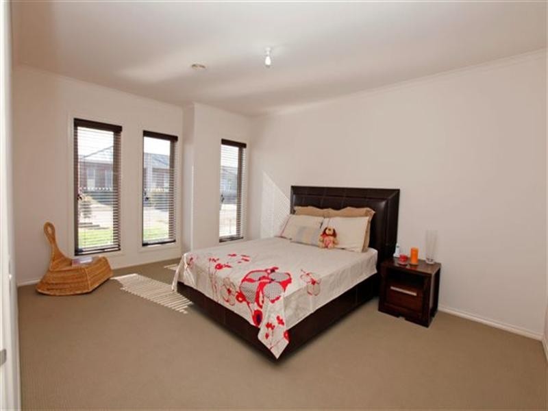 46 Kinglake Crescent, Craigieburn VIC 3064