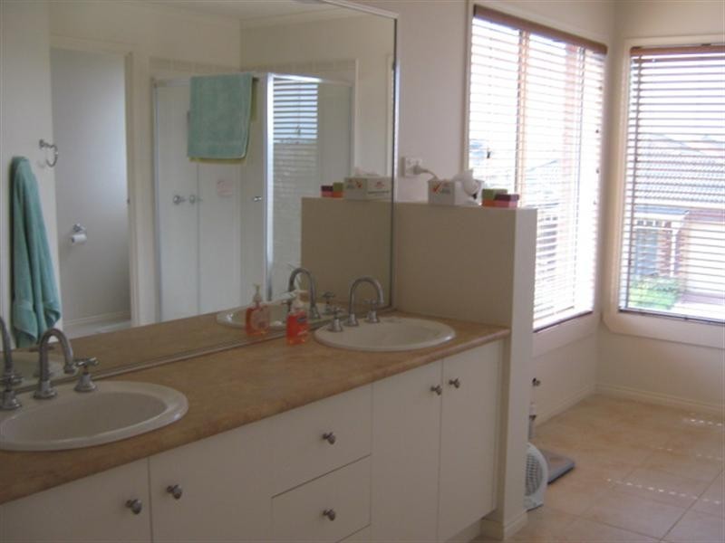 6 The Creek Approach, Craigieburn VIC 3064