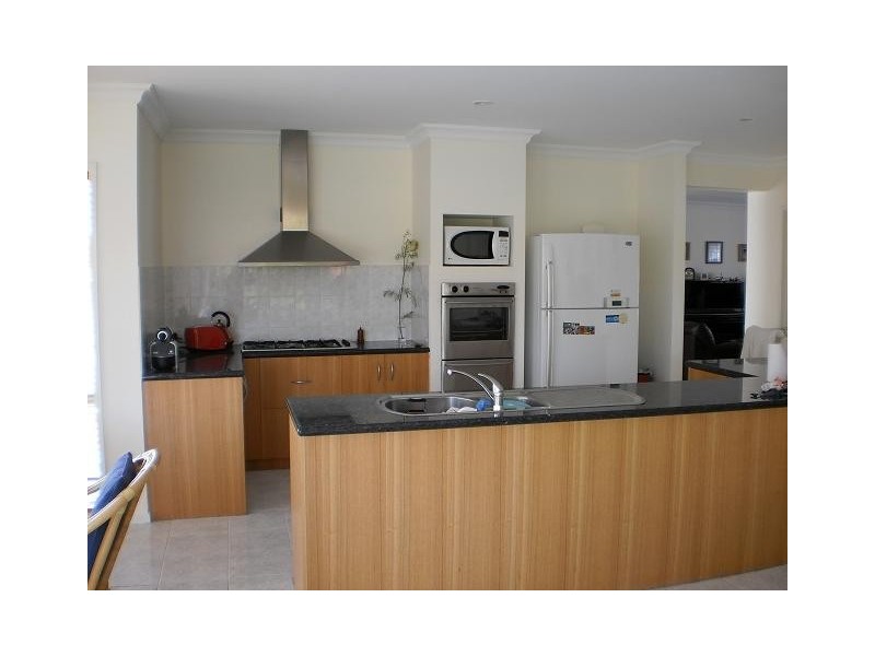 10 CHERRY BLOSSOM Close, Craigieburn VIC 3064