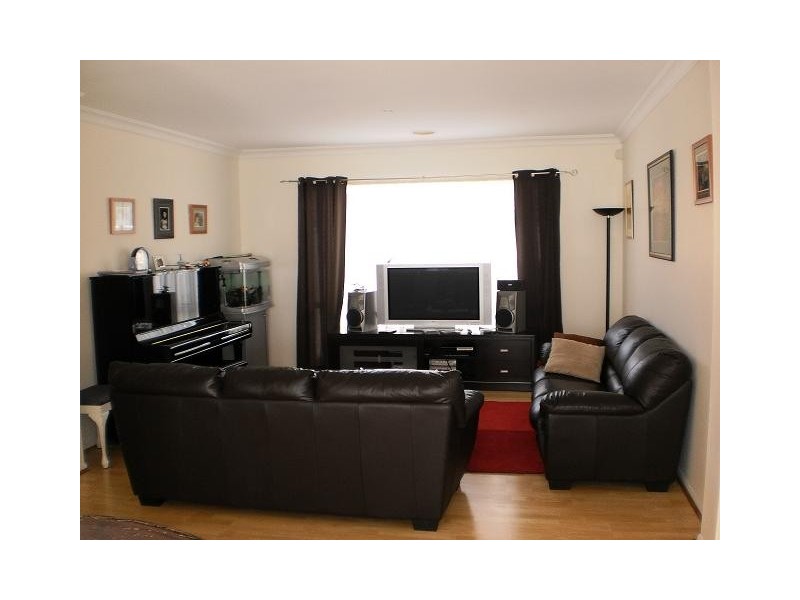 10 CHERRY BLOSSOM Close, Craigieburn VIC 3064