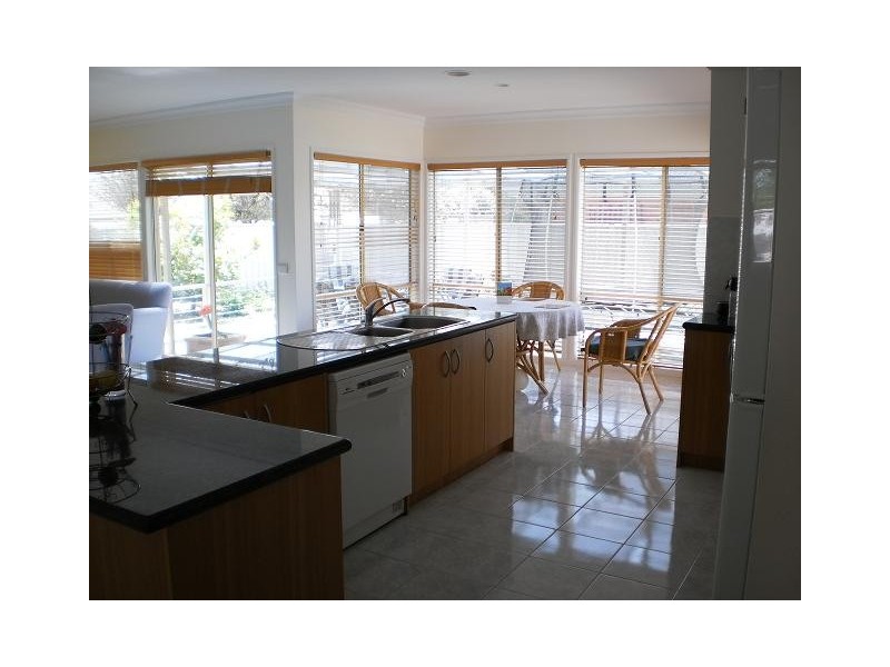 10 CHERRY BLOSSOM Close, Craigieburn VIC 3064