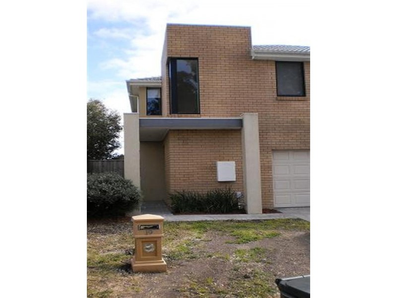 19 CRESTVIEW Close, Roxburgh Park VIC 3064