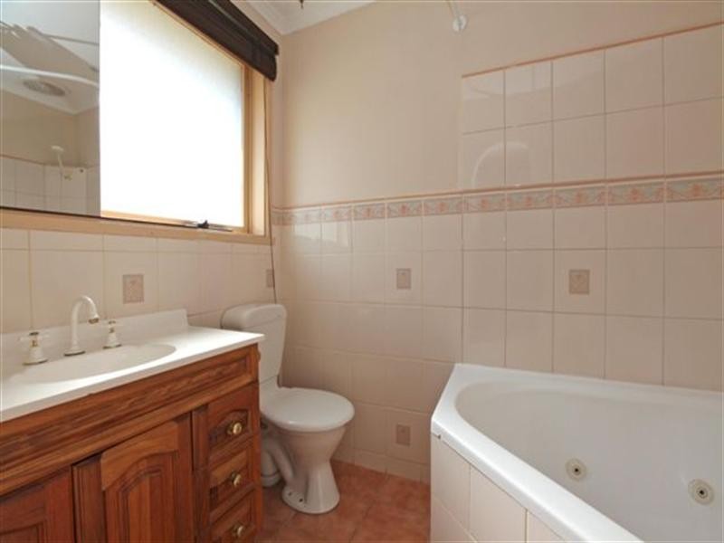 16 Langdon Crescent, Craigieburn VIC 3064