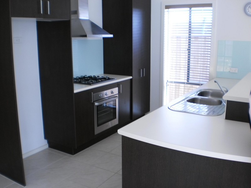 39 HOXTON Crescent, Craigieburn VIC 3064