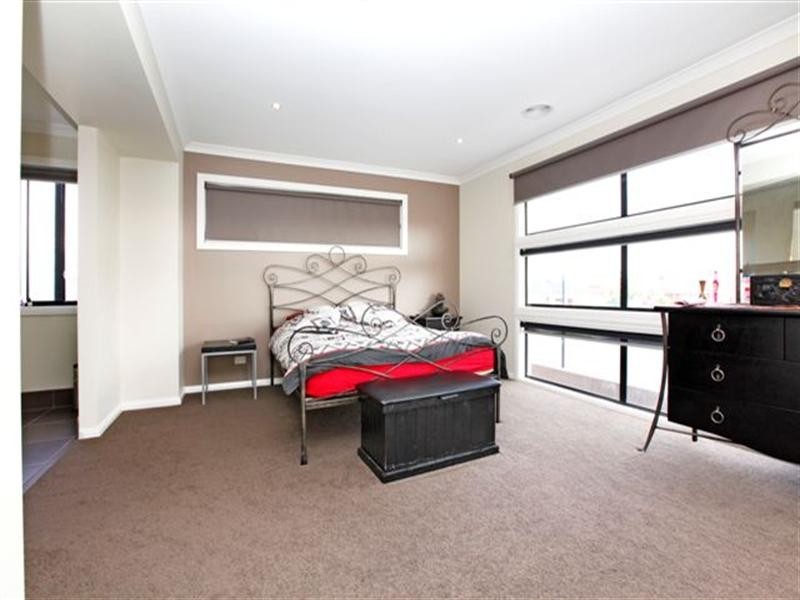 25 Bellfield Drive, Craigieburn VIC 3064