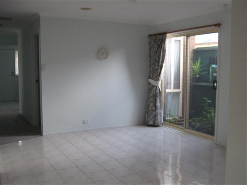 15 Kirwan Avenue, Roxburgh Park VIC 3064