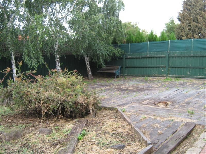 15 Kirwan Avenue, Roxburgh Park VIC 3064