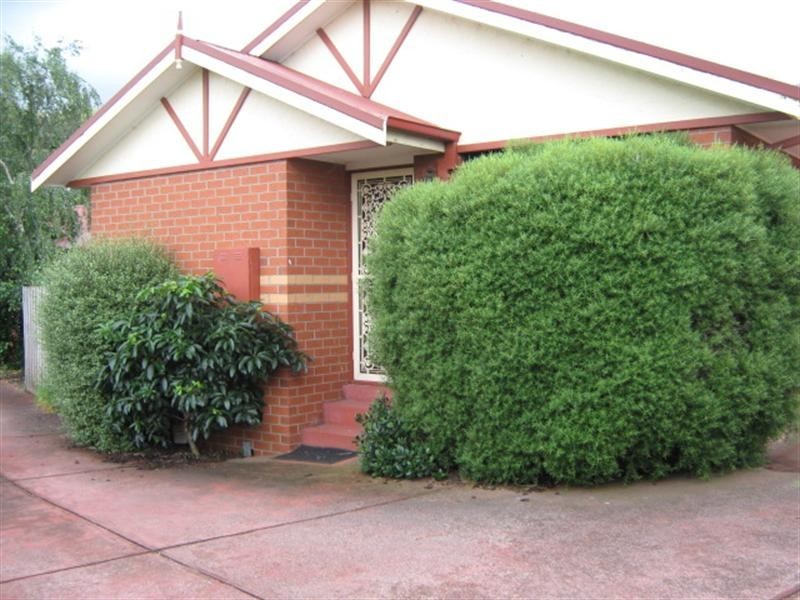 2/7 Chinnock Court, Craigieburn VIC 3064