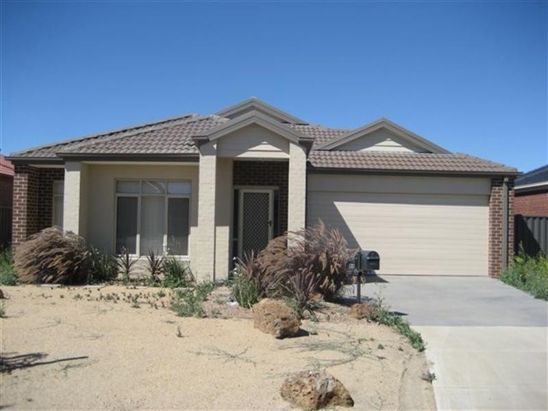 64 Kinglake Crescent, Craigieburn VIC 3064