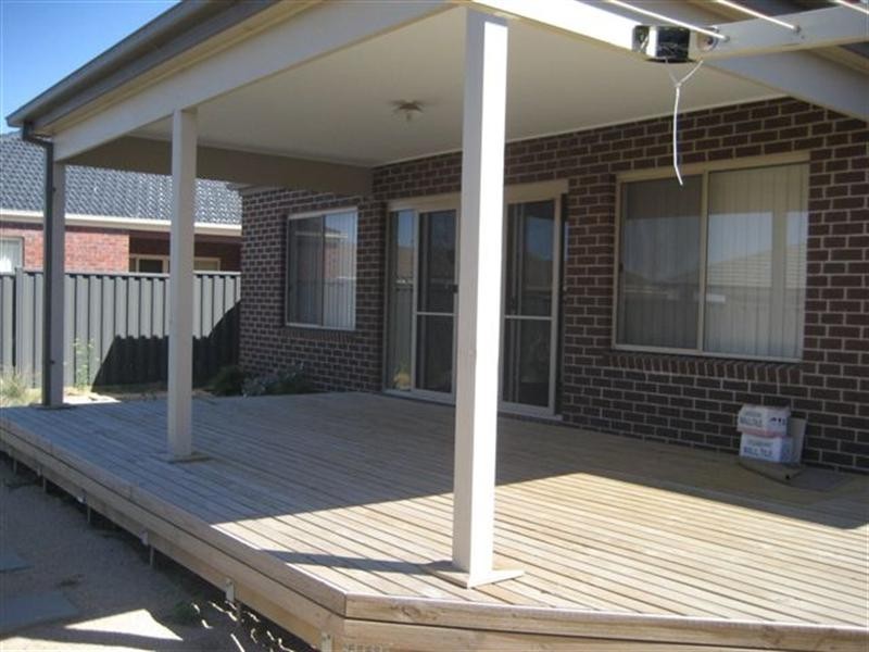 64 Kinglake Crescent, Craigieburn VIC 3064