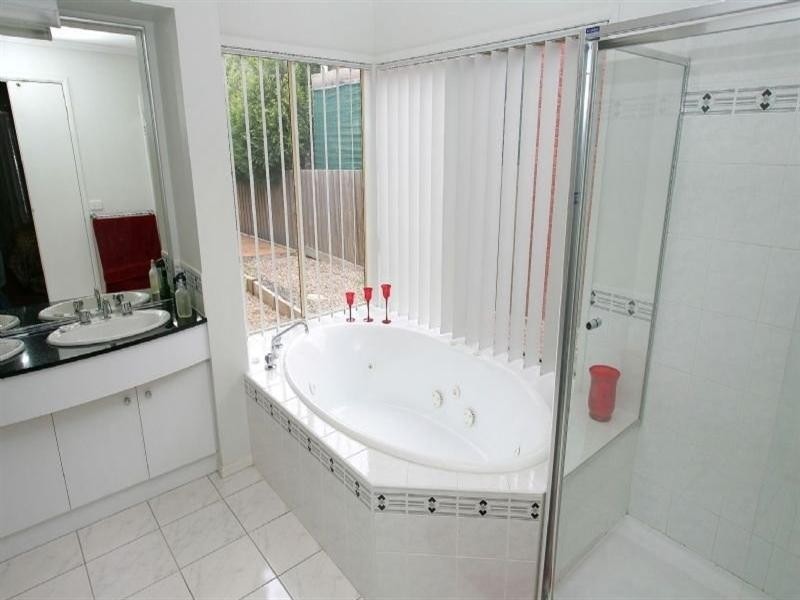 4 Boyden Square, Roxburgh Park VIC 3064