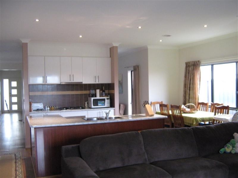 4 Innes Place, Craigieburn VIC 3064