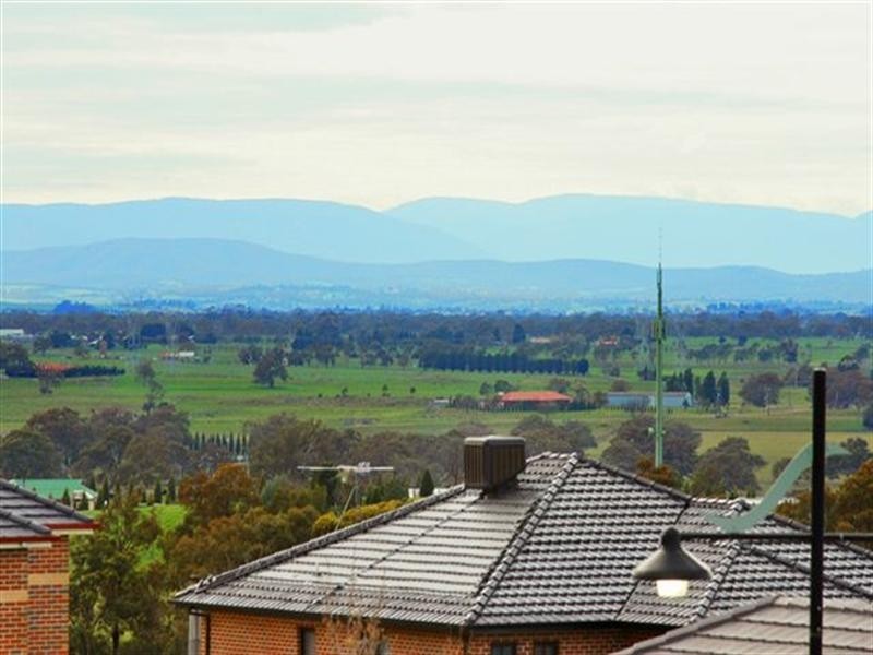 42 Excelsior Heights, Craigieburn VIC 3064