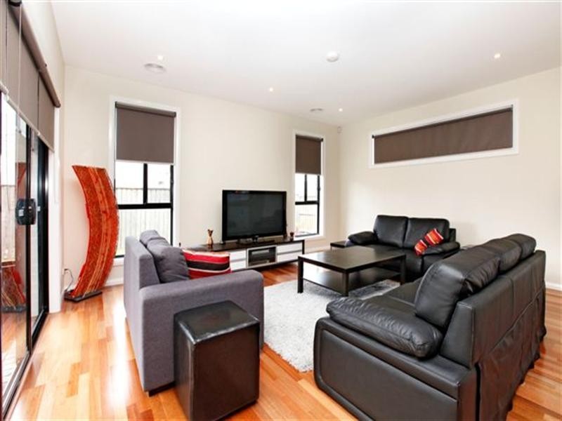 25 Bellfield Drive, Craigieburn VIC 3064