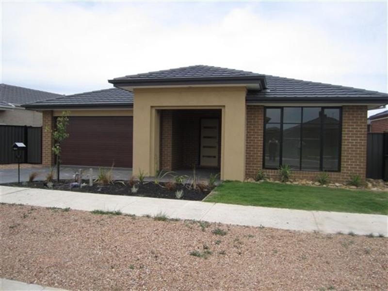 12 Northcraft Street, Craigieburn VIC 3064