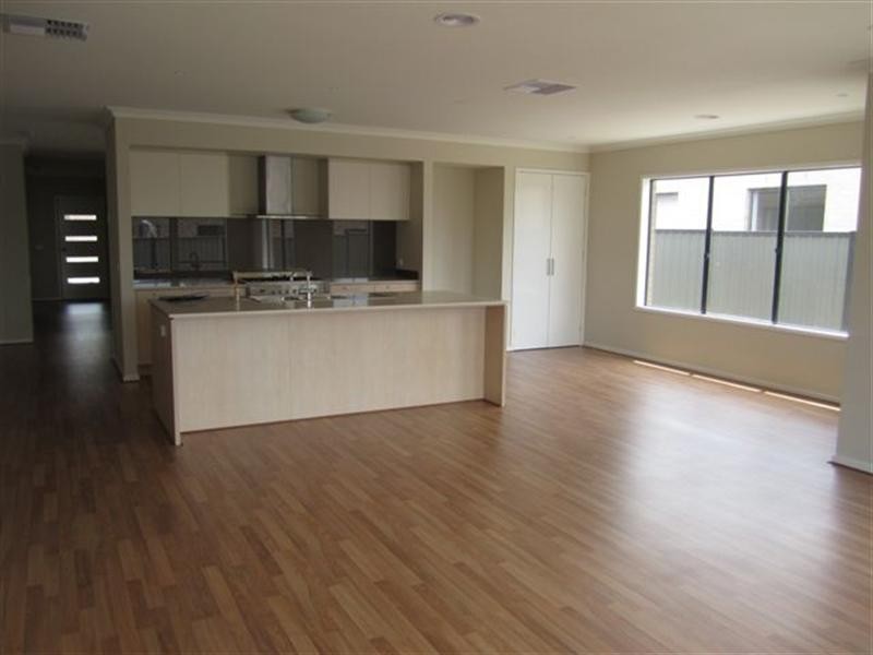 12 Northcraft Street, Craigieburn VIC 3064