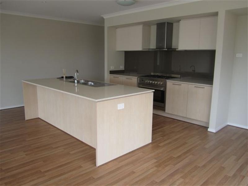 12 Northcraft Street, Craigieburn VIC 3064