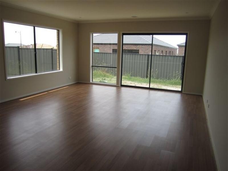 12 Northcraft Street, Craigieburn VIC 3064