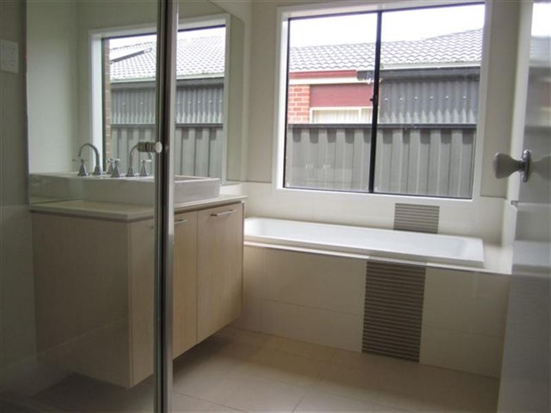 12 Northcraft Street, Craigieburn VIC 3064