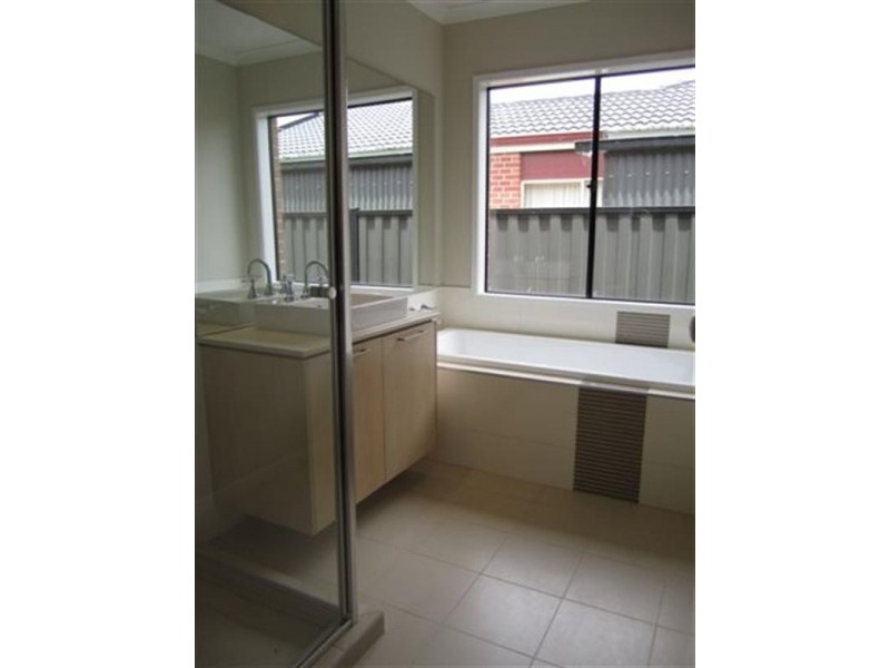 12 Northcraft Street, Craigieburn VIC 3064