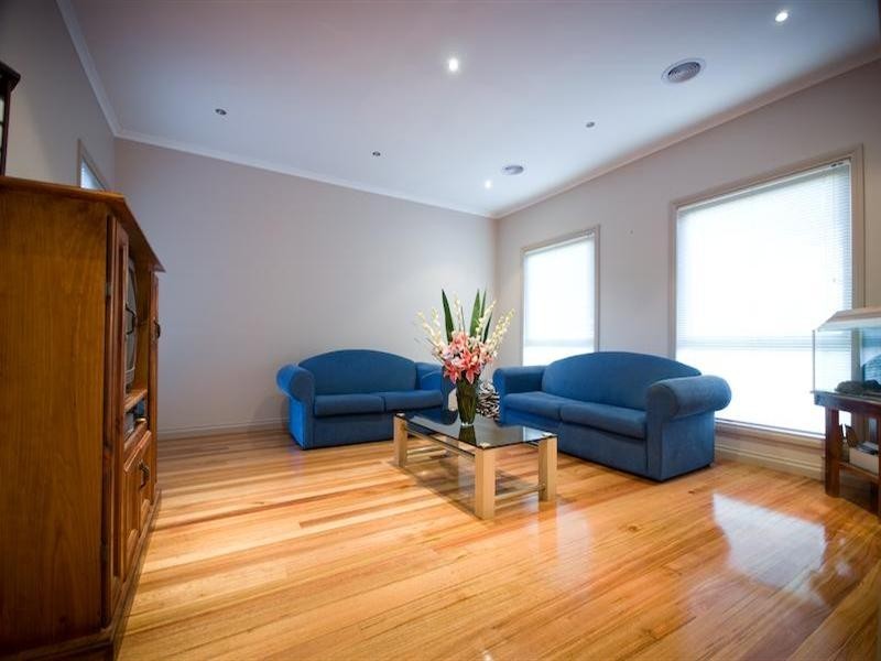 29 Troward Harvey Way, Craigieburn VIC 3064