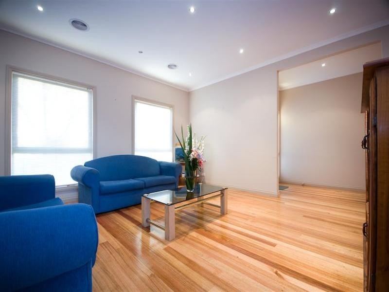 29 Troward Harvey Way, Craigieburn VIC 3064