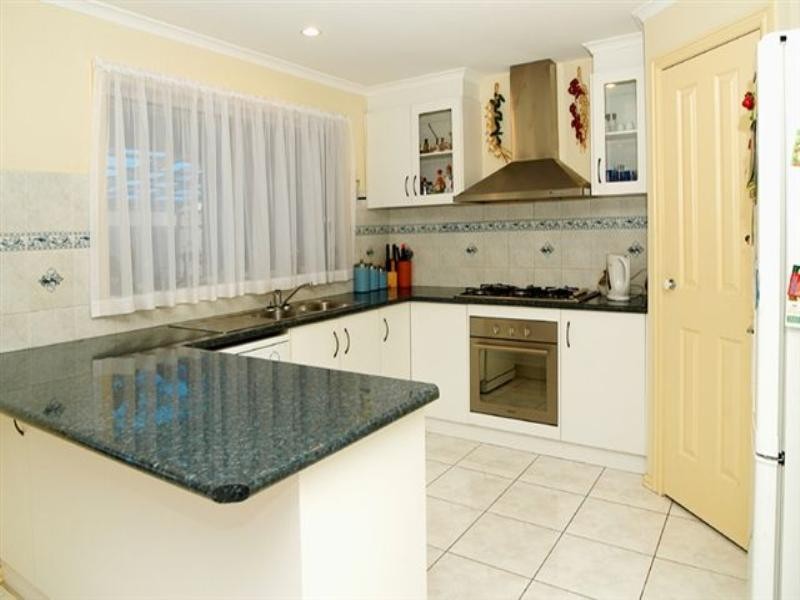 38 Broadway Street, Roxburgh Park VIC 3064